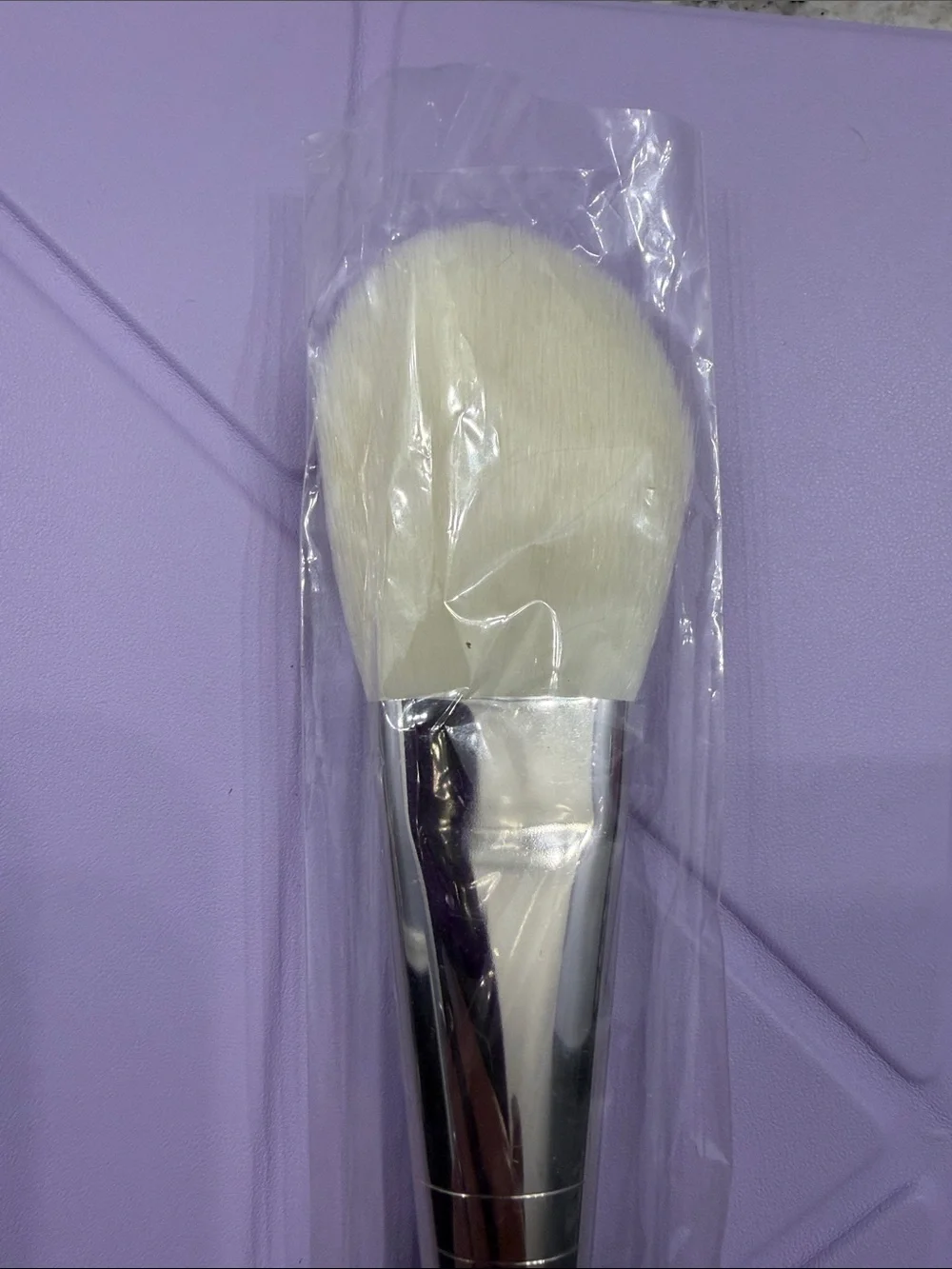 MAC 135S Powder Brush — Black Handle with Silver Ferrule and White Bristles